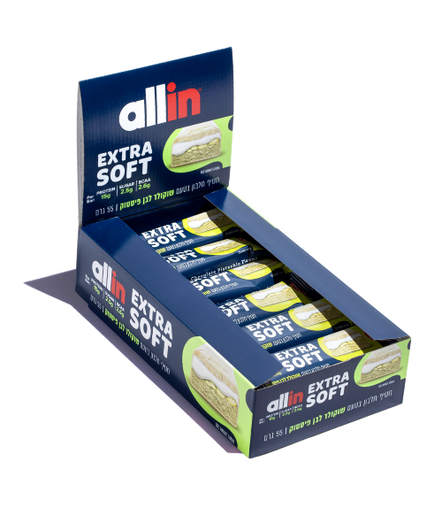 חטיפי חלבון Allin Extra Soft בטעם שוקולד לבן פיסטוק, כל חטיף מכיל 15 גרם חלבון, 2.5 גרם סוכר ו־2.6 גרם BCAA. משקל חטיף בודד – 55 גרם.