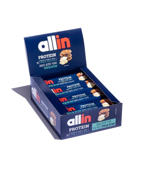 חטיפי חלבון Allin 100 גרם בטעם עוגיות קראנץ'. כל חטיף מכיל 38 גרם חלבון, 2.2 גרם סוכר ו־6.7 גרם BCAA. משקל חטיף בודד – 100 גרם.