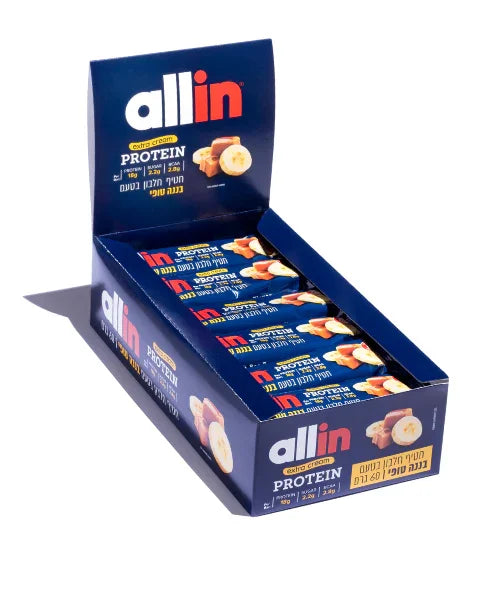 חטיפי חלבון Allin Extra Cream בטעם בננה טופי. כל חטיף מכיל 15 גרם חלבון, 2.5 גרם סוכר ו־2.6 גרם BCAA. משקל חטיף בודד – 55 גרם.