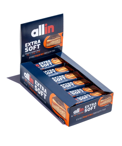 חטיפי חלבון Allin Extra Soft בטעם בוטנים קרמל, כל חטיף מכיל 15 גרם חלבון, 2.5 גרם סוכר ו־2.6 גרם BCAA. משקל חטיף בודד – 55 גרם.