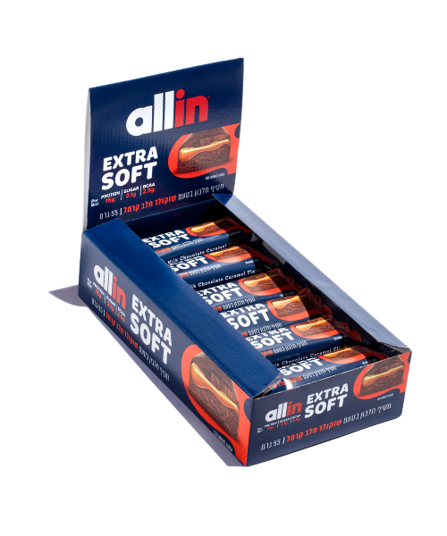 חטיפי חלבון Allin Extra Soft בטעם שוקולד חלב קרמל, כל חטיף מכיל 15 גרם חלבון, 2.5 גרם סוכר ו־2.6 גרם BCAA. משקל חטיף בודד – 55 גרם.