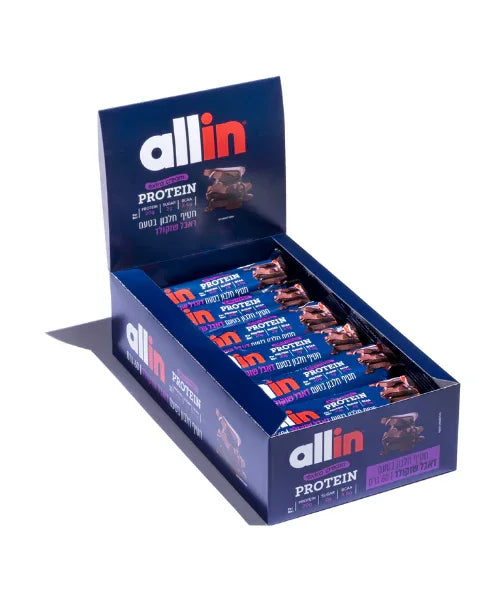 חטיפי חלבון Allin Extra Cream בטעם דאבל שוקולד, כל חטיף מכיל 15 גרם חלבון, 2.5 גרם סוכר ו־2.6 גרם BCAA. משקל חטיף בודד – 55 גרם.