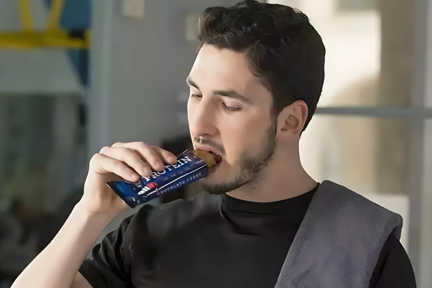 חטיפי חלבון טבעוניים – במה הם שונים מהרגילים?