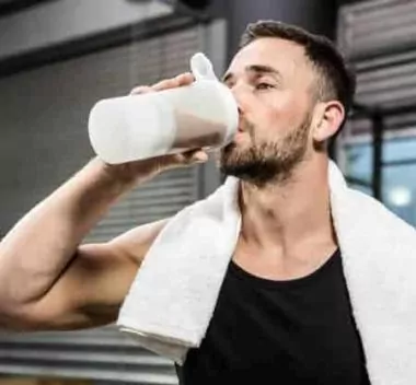 משקה מי חלבון – למי הוא מתאים וכיצד לבחור