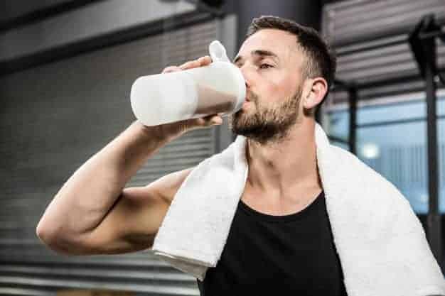 מה ההבדל בין משקה חלבון לבין אבקת חלבון ומה כדאי יותר לרכוש?
